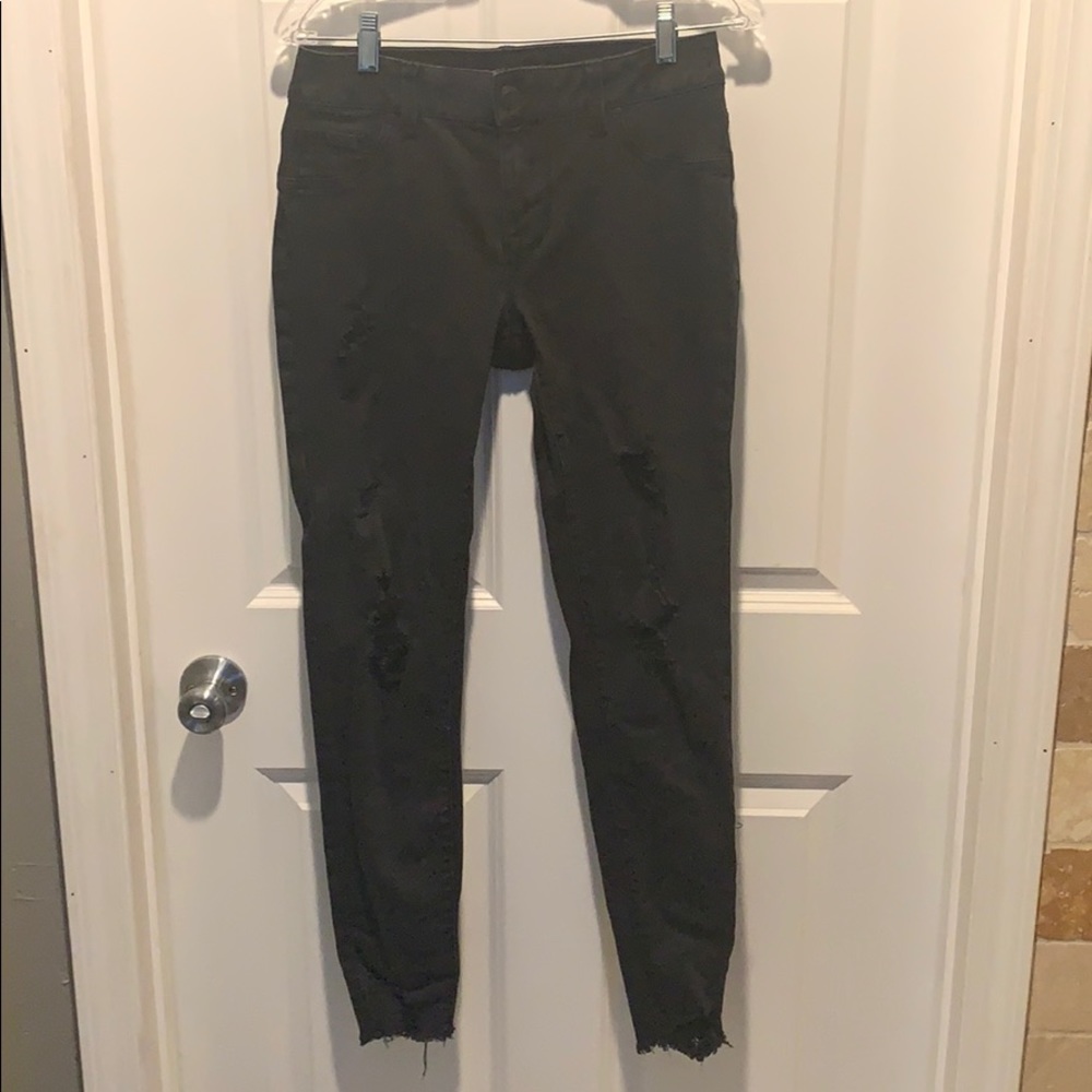 Maurices Jegging. Distressed.
